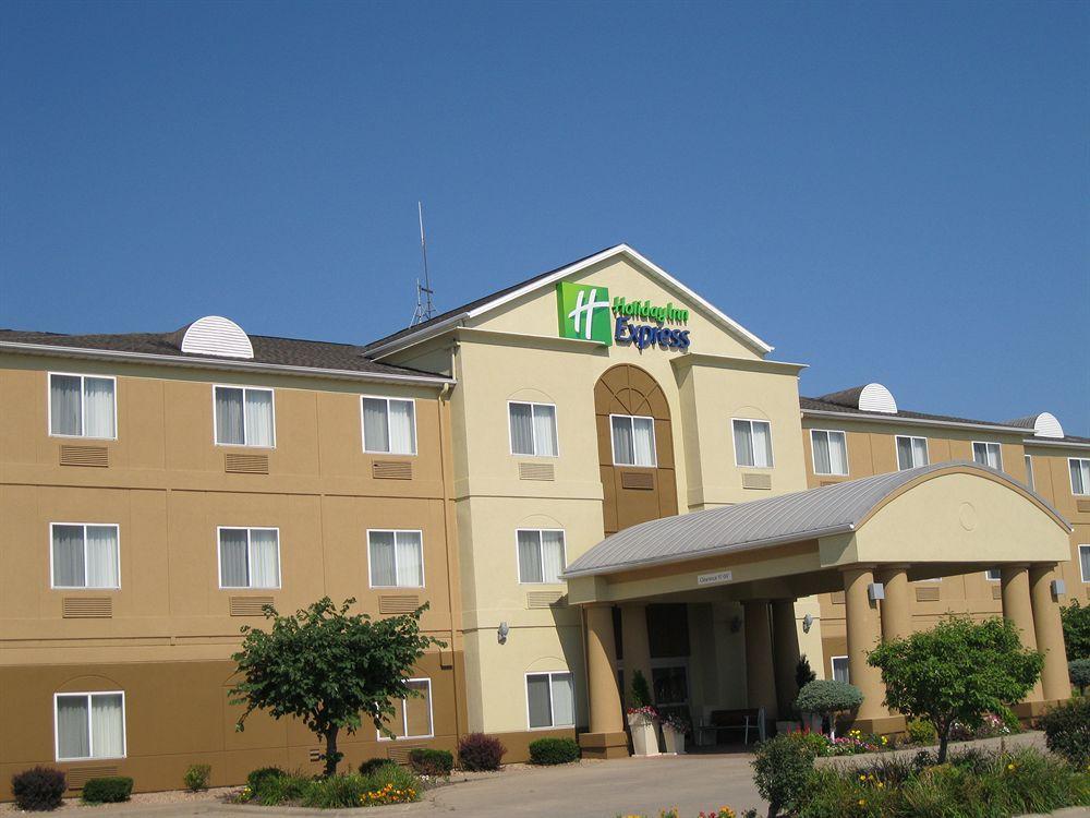 Holiday Inn Express Hotel & Suites Burlington By Ihg Exterior foto