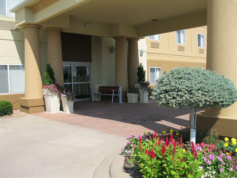 Holiday Inn Express Hotel & Suites Burlington By Ihg Exterior foto