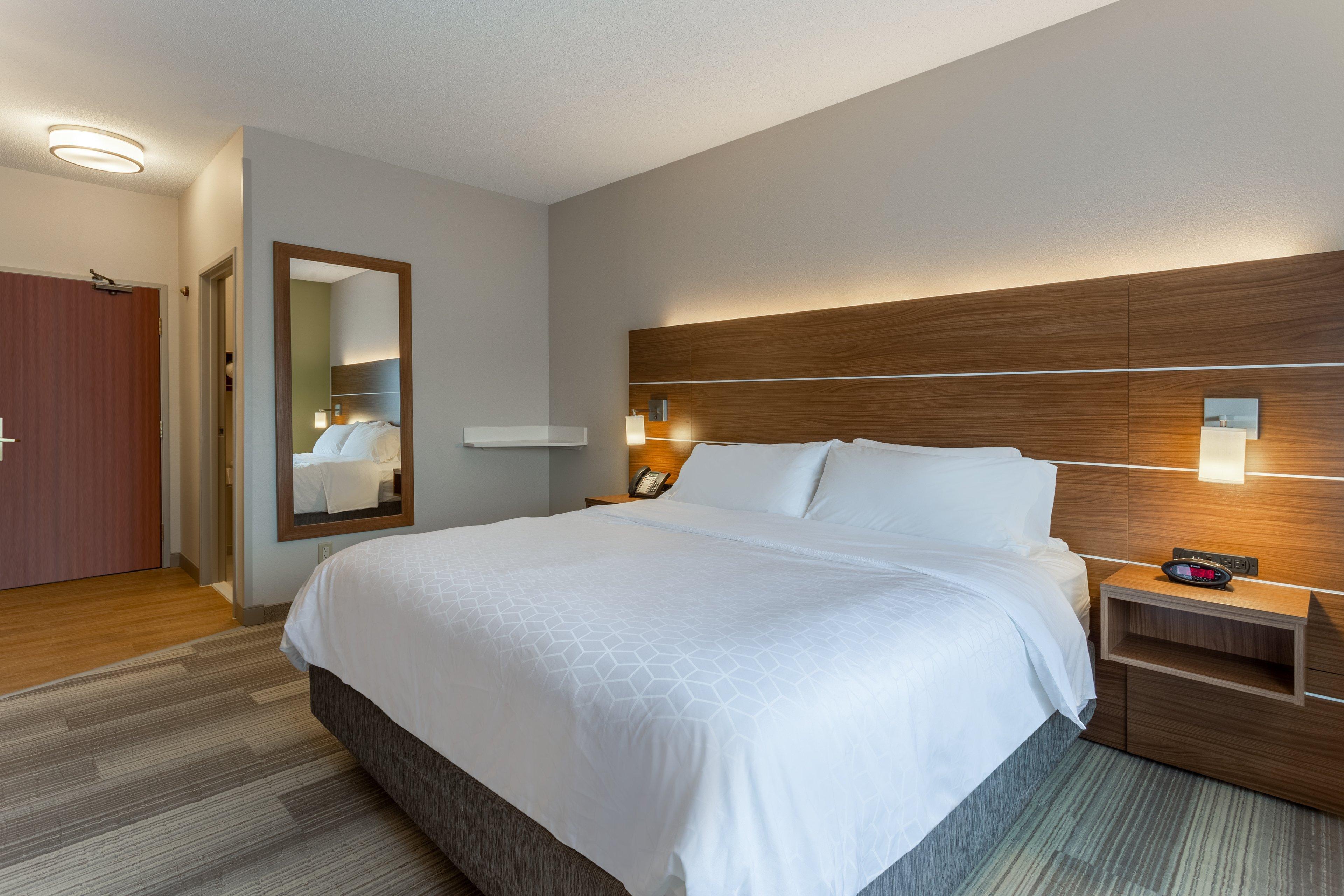 Holiday Inn Express Hotel & Suites Burlington By Ihg Exterior foto