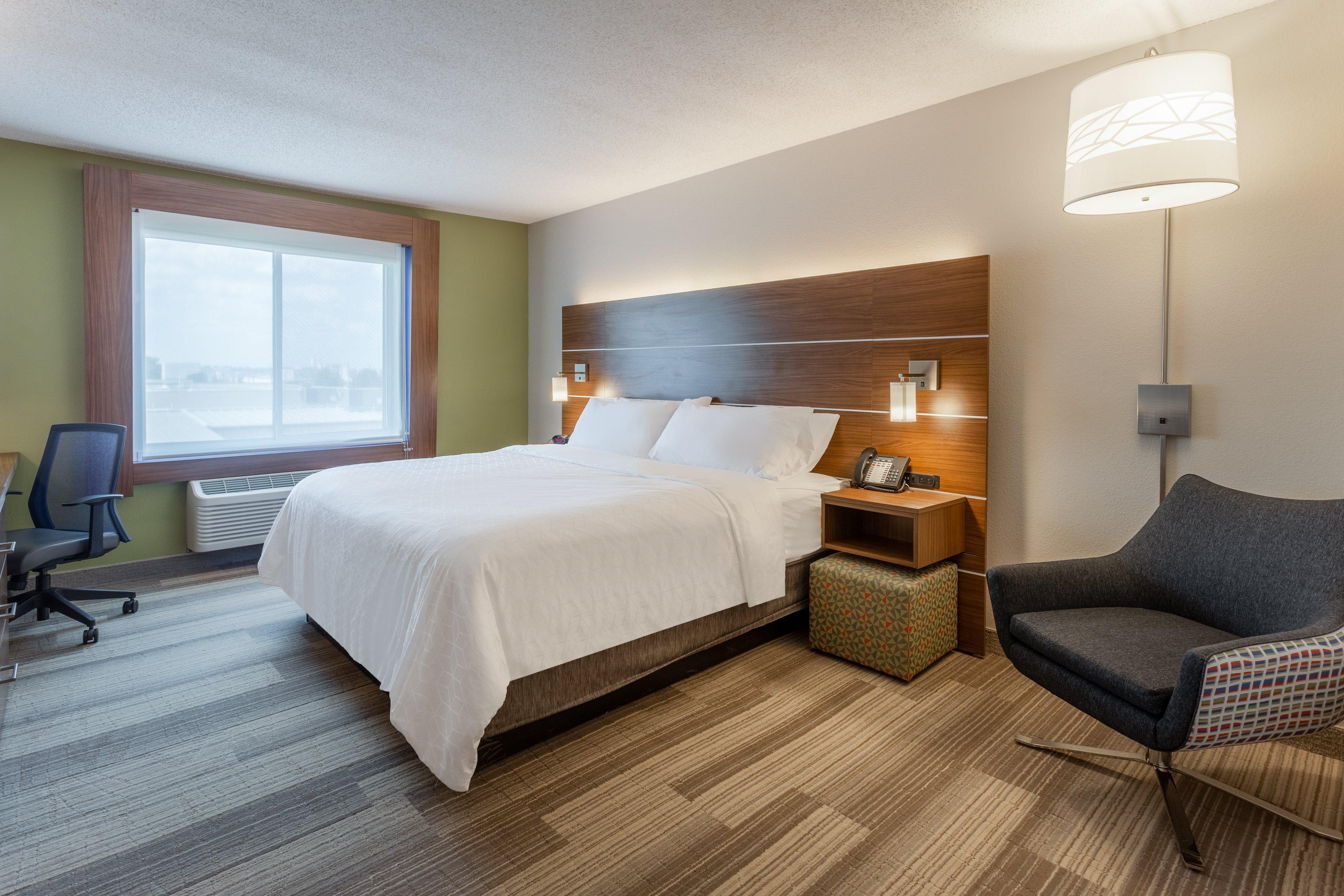 Holiday Inn Express Hotel & Suites Burlington By Ihg Exterior foto