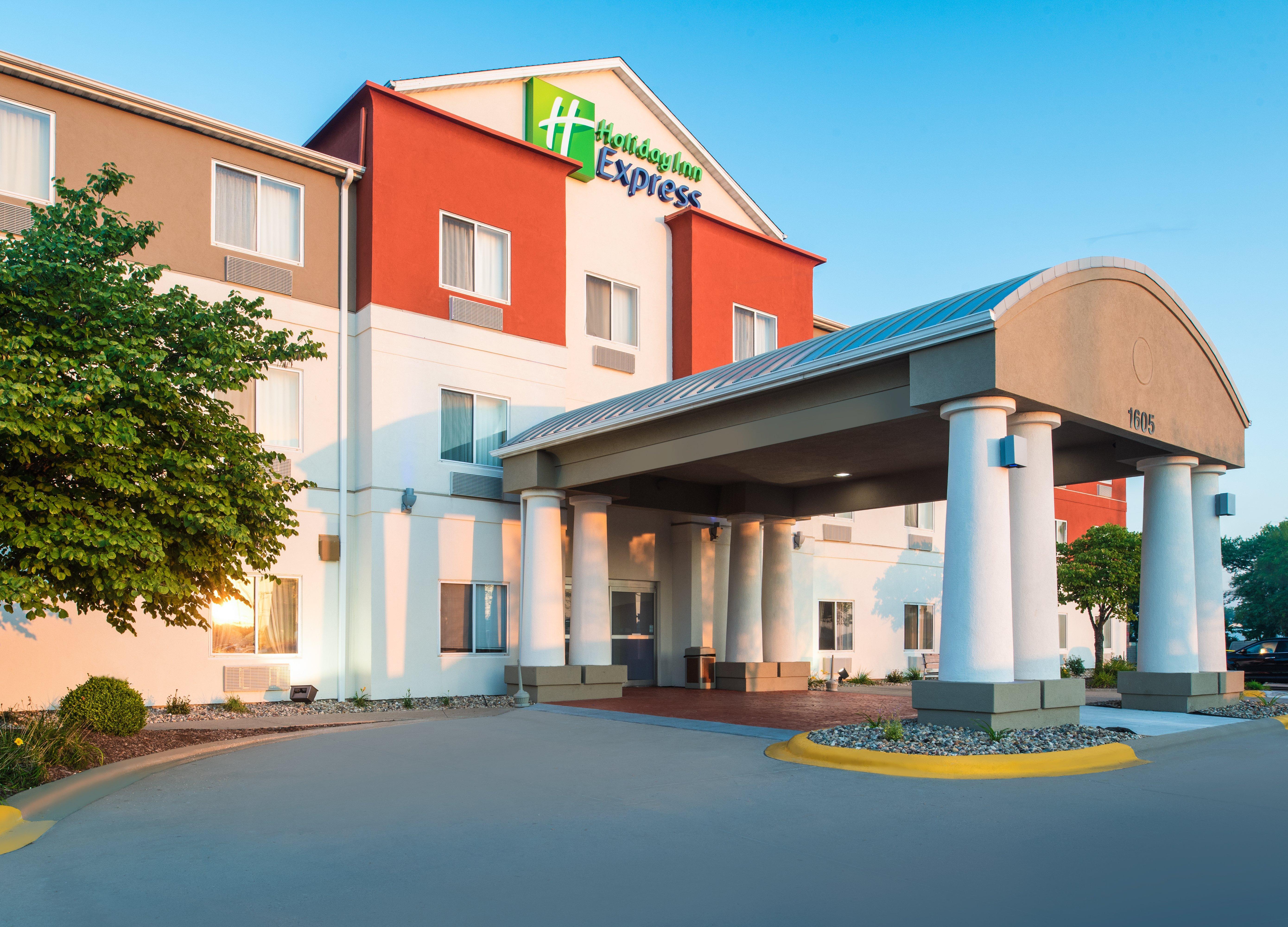 Holiday Inn Express Hotel & Suites Burlington By Ihg Exterior foto