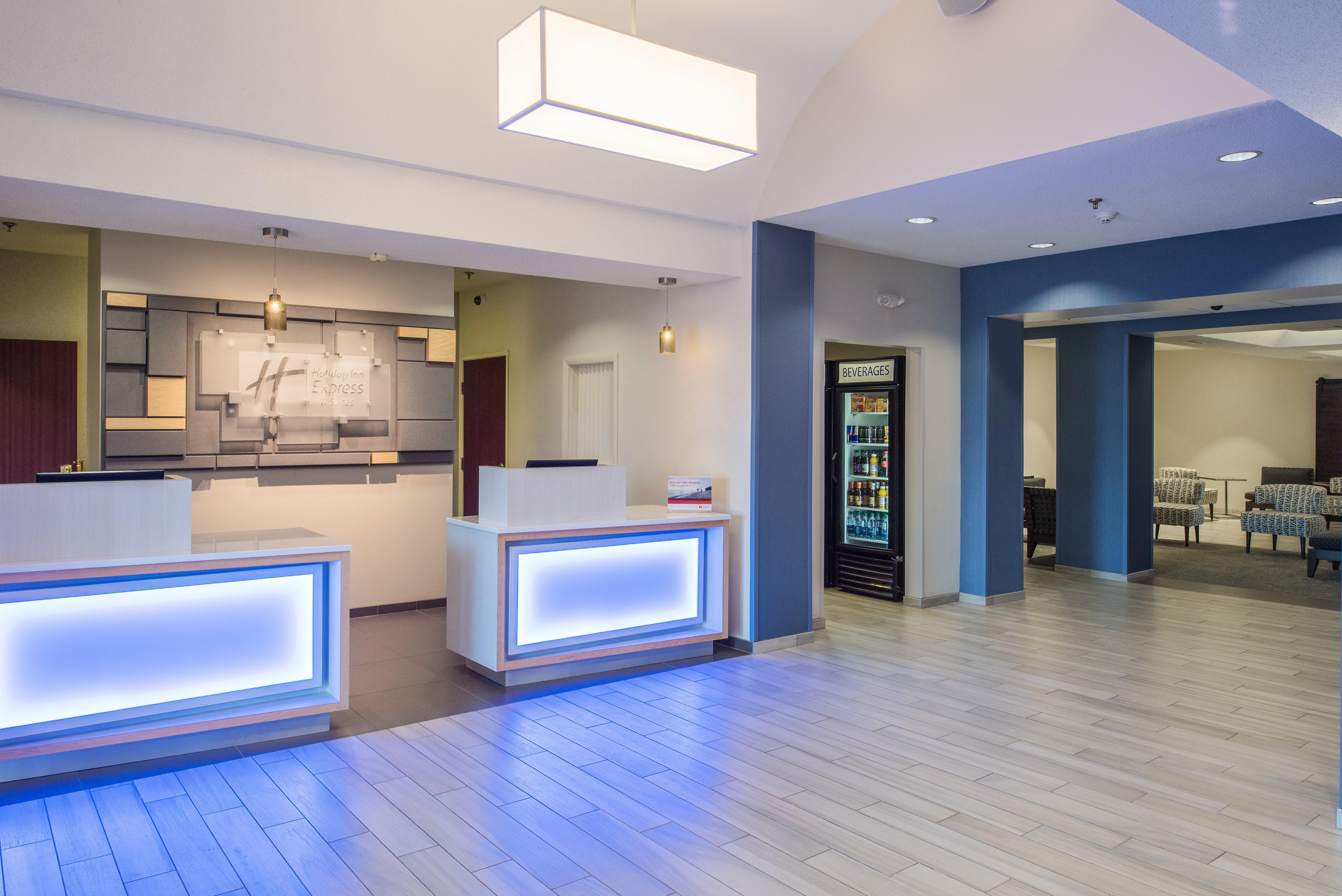 Holiday Inn Express Hotel & Suites Burlington By Ihg Exterior foto