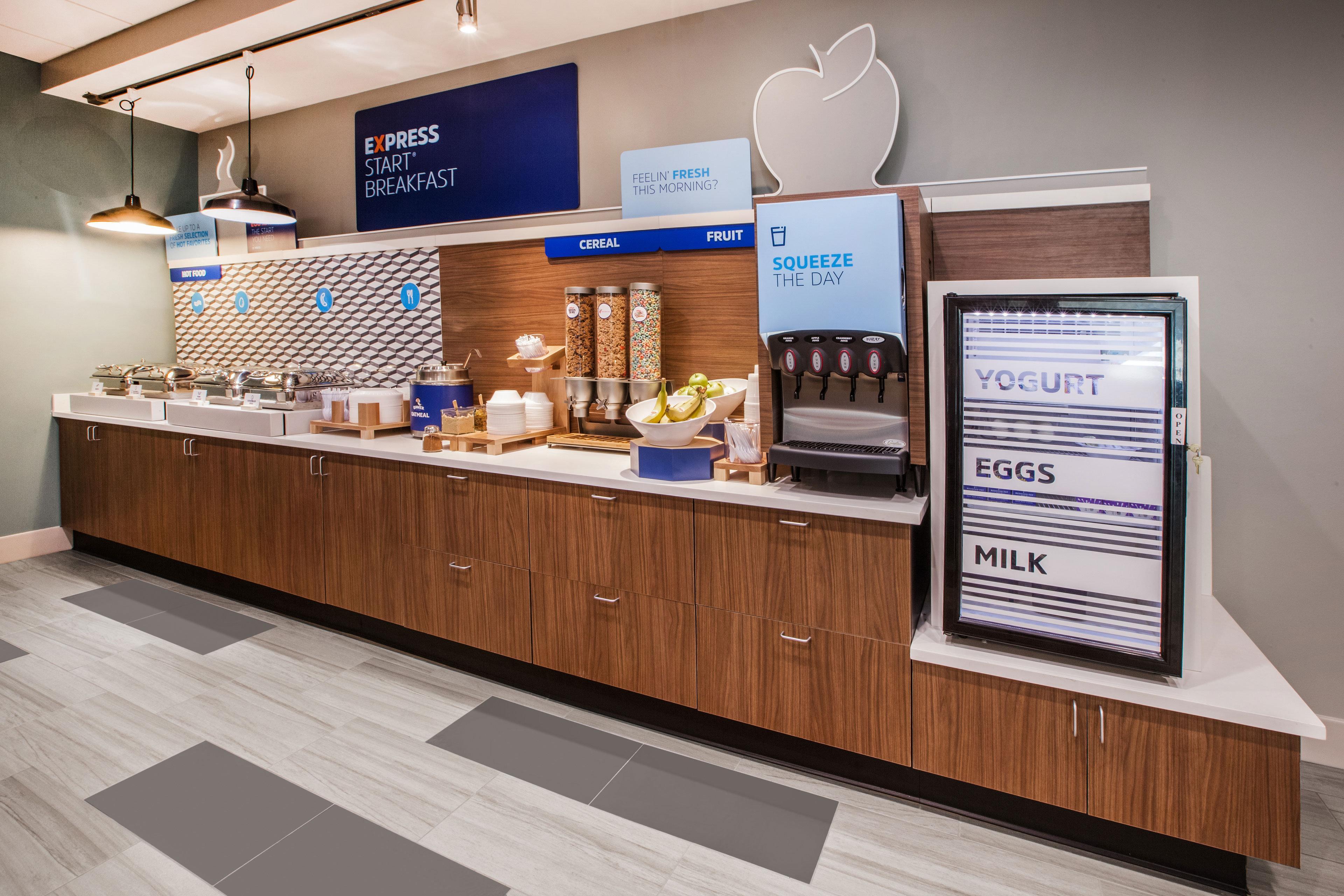 Holiday Inn Express Hotel & Suites Burlington By Ihg Exterior foto