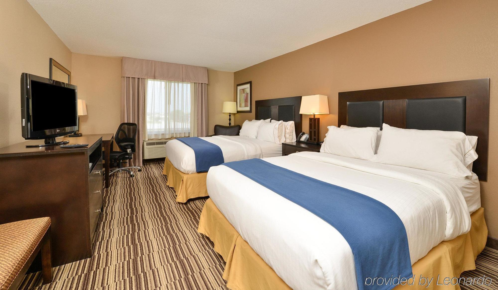 Holiday Inn Express Hotel & Suites Burlington By Ihg Exterior foto