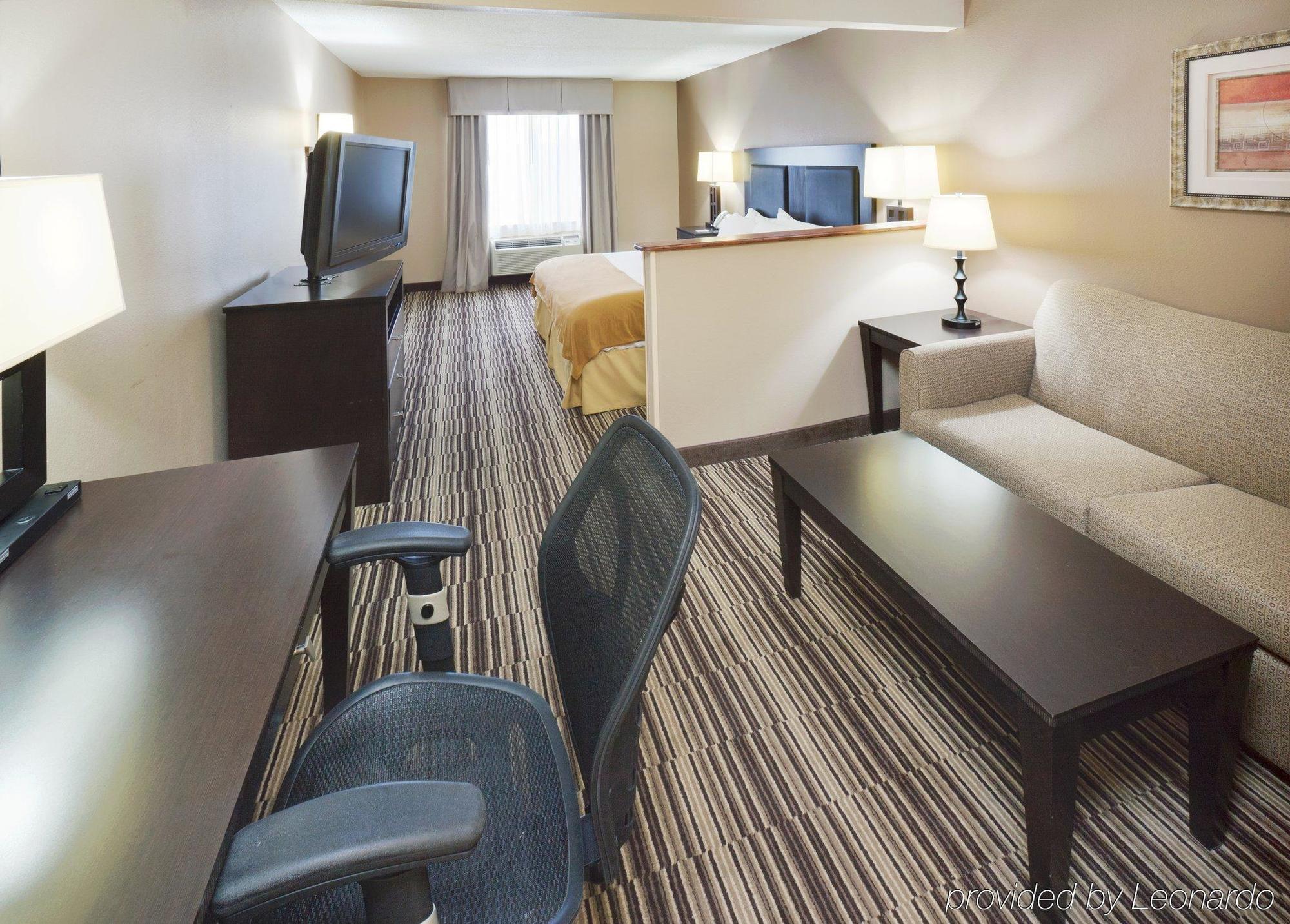 Holiday Inn Express Hotel & Suites Burlington By Ihg Zimmer foto